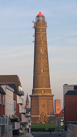 Leuchtturm Borkum von Westen aus. Rechte: M. Werning | leuchttuerme.net